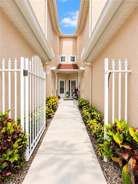200 GRAND ROYALE Circle 104