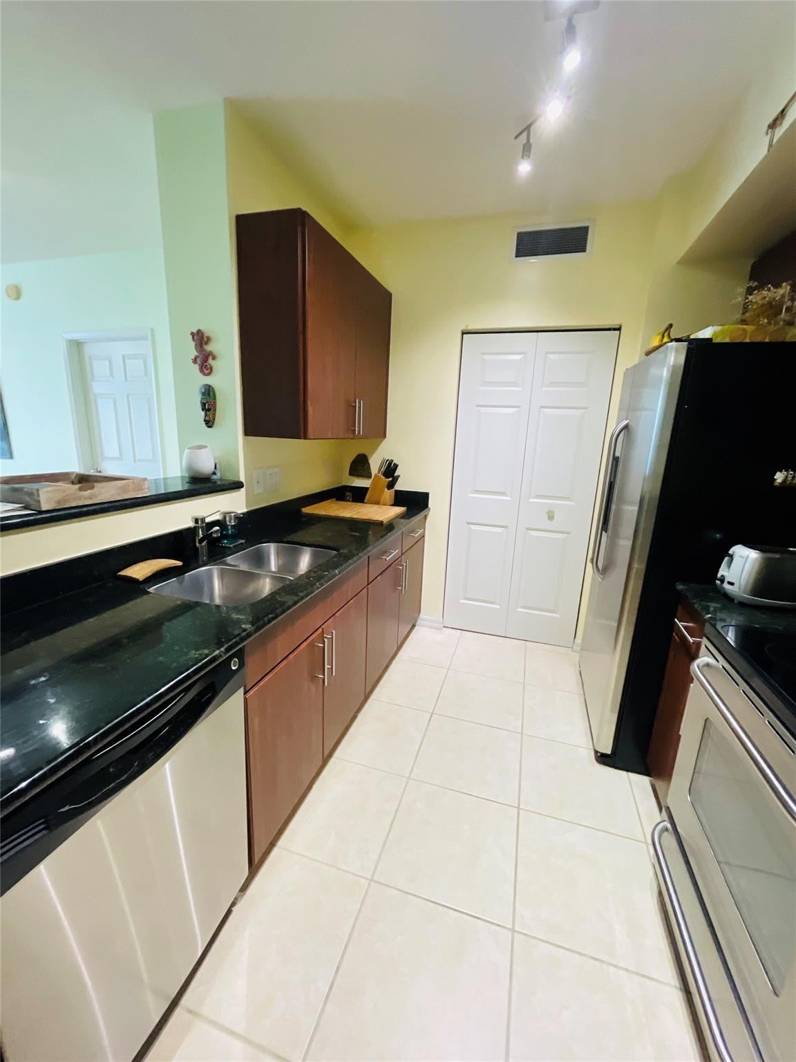 2401 NE 65th Street 408, Fort Lauderdale FL 33308