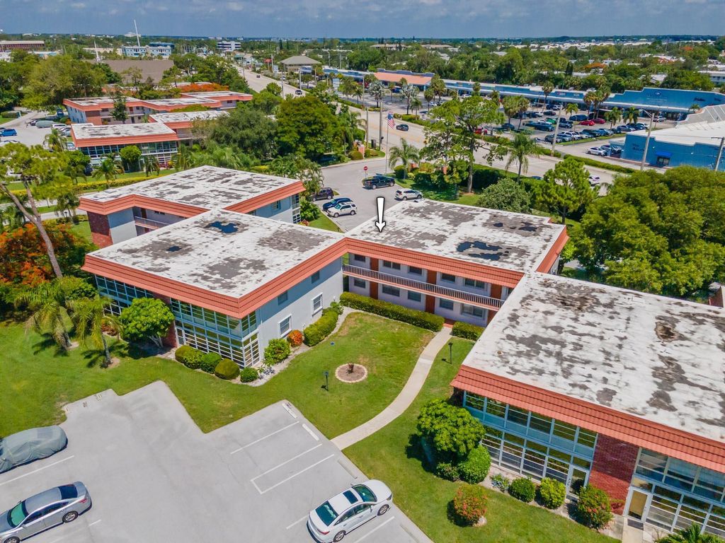 Photo of 2600 SE Ocean Boulevard #Jj-15, Stuart, FL 34996 (MLS # R10901648)