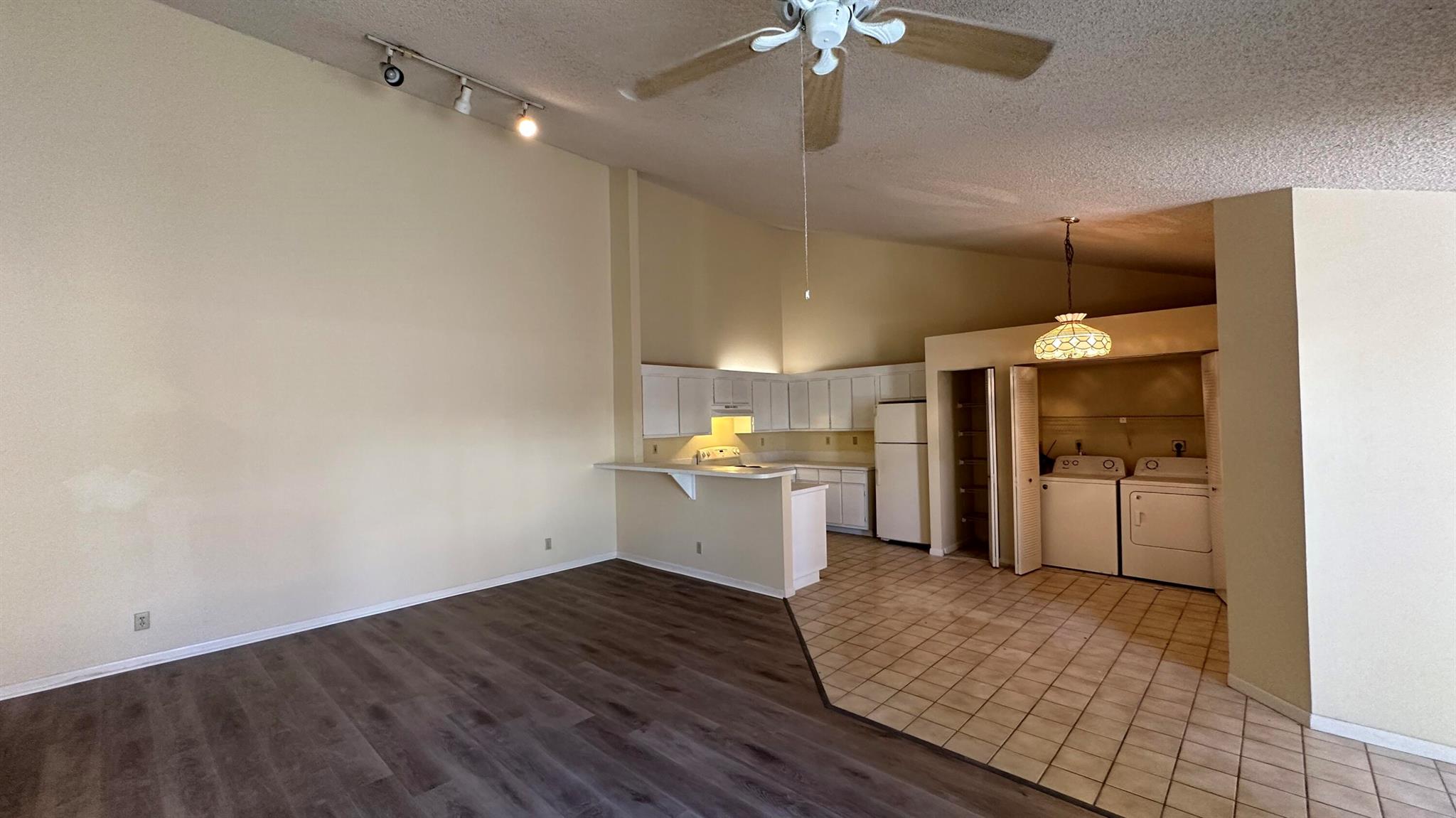 CENTRALLY LOCATED IN WEST PALM BEACH THIS TWO BEDROOM TWO BATH VILLA OFFERS 1168 SQ FT UPDATED FRESHLY PAINTED NEW VINYL FLOORING THROUGHOUT AND VAULTED CEILINGS . FULL SIZE WASHER / DRYER IN UNIT. PRIVATE LARGE OUTDOOR COURTYARD SPACE. PET FRIENDLY!