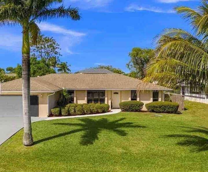 Photo of 1017 SE Walters Terrace, Port Saint Lucie, FL 34983 (MLS # B26063891)