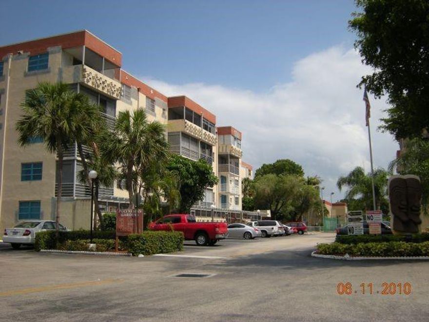 ENJOY THIS WELL KEPT COMMUNITY WITH PLENTY OF AMENITIES,INCLUDING A SPARKLING POOL,RECREATIONAL AREA,PAVILION,GAME ROOM WITH BILLIARDS,EXERCISE ROOM,AND CONVENIENT LAUNDRY FACILITIES....