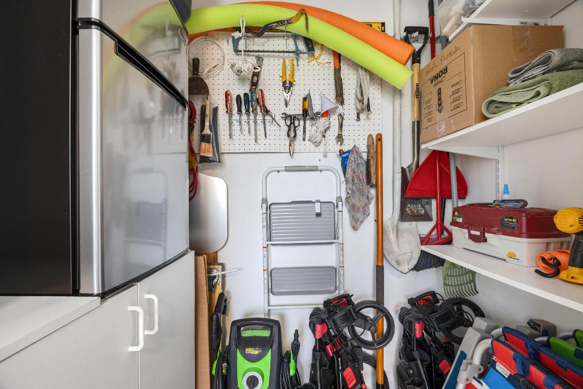 CRESTHAVEN VILLAS CONDO 26 - Residential