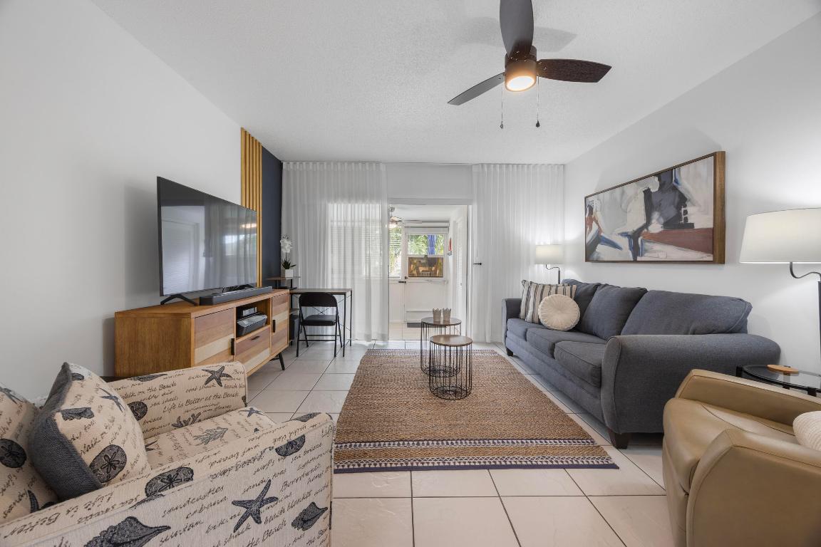 2545 Dudley Drive W E