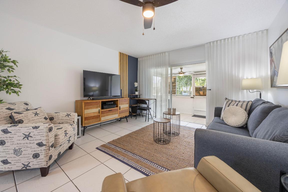 2545 Dudley Drive W E