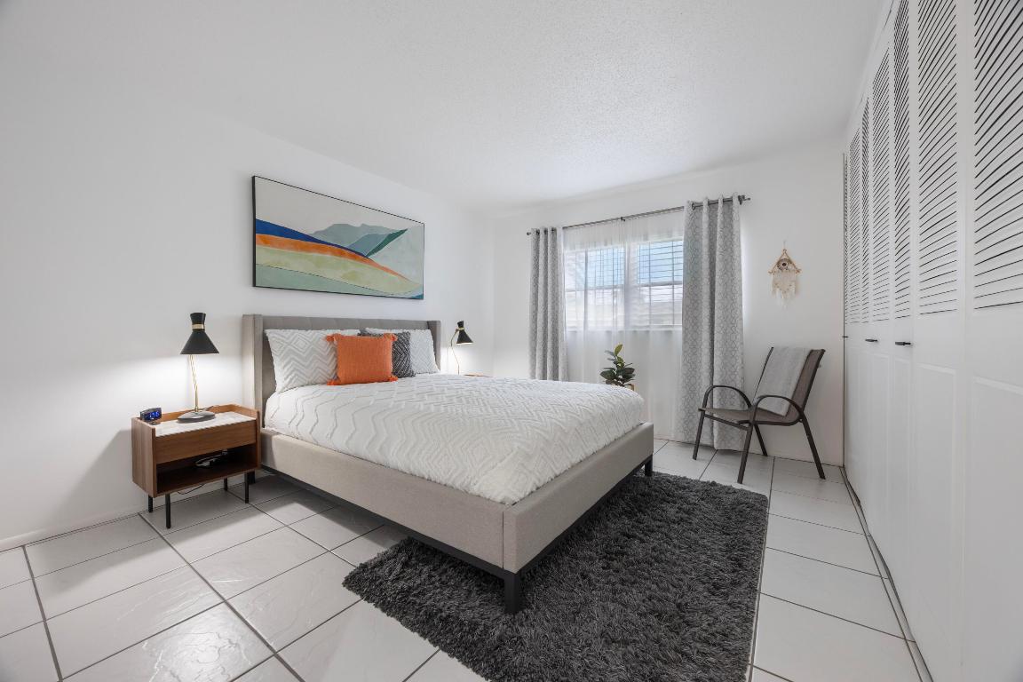 CRESTHAVEN VILLAS CONDO 26 - Residential