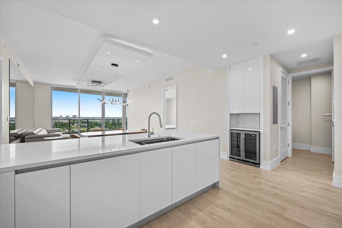 220 Lake Shore Drive 917