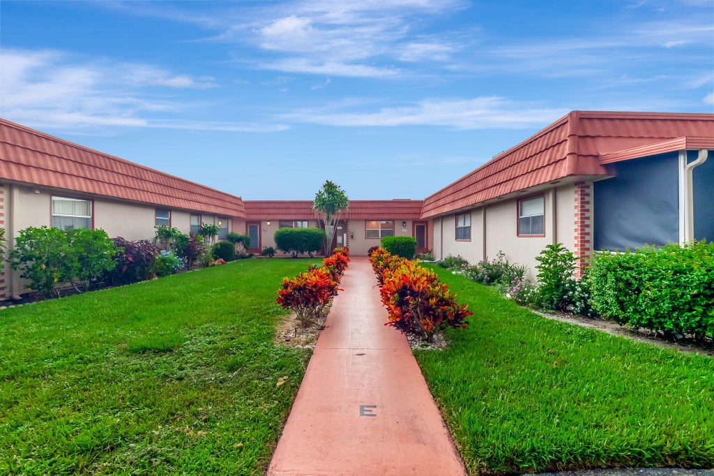 Photo of 134 Seville E, Delray Beach, FL 33446 (MLS # R11013064)