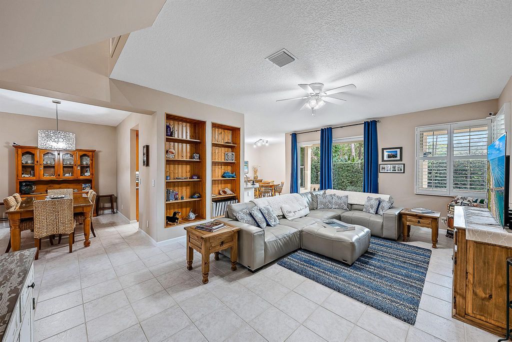 Photo of 437 Woodview Circle, Palm Beach Gardens, FL 33418 (MLS # R10954816)