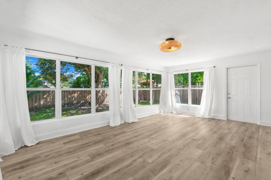 SOUTH MIDDLE RIVER - Residential