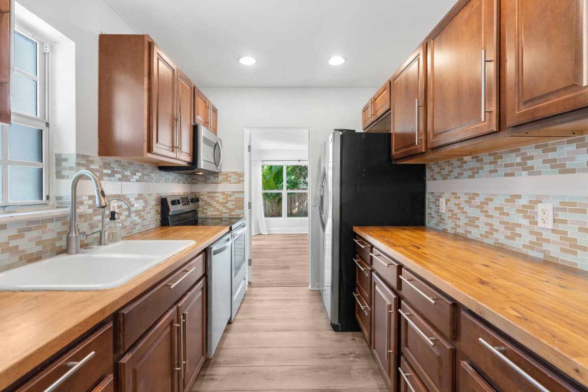 SOUTH MIDDLE RIVER - Residential