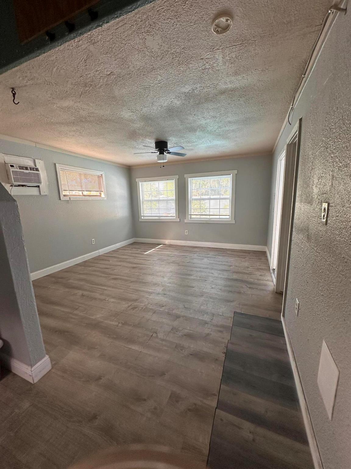 LAKEWOOD PARK UNIT 6 - Residential Lease