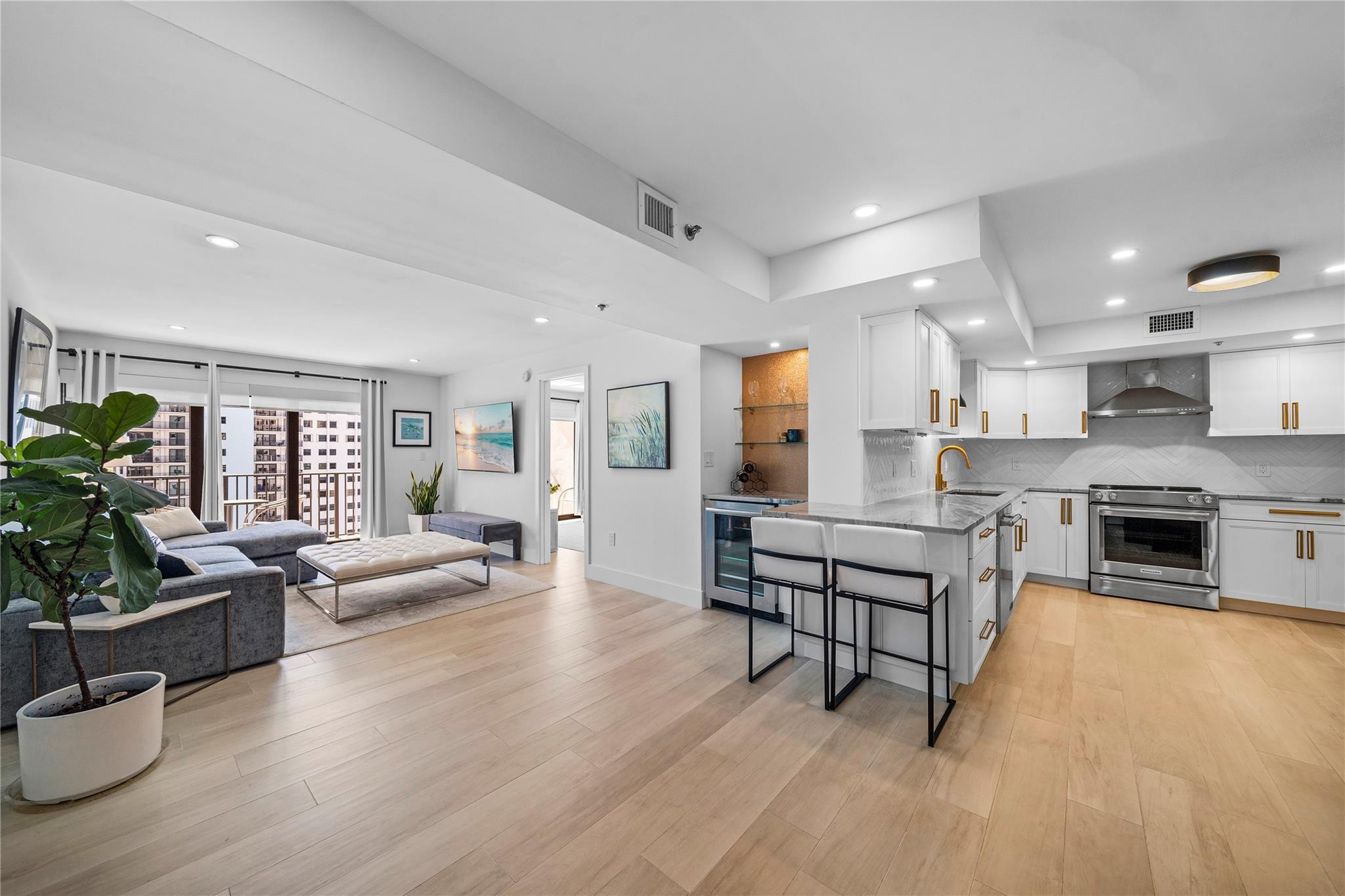 1201 S Ocean Drive 1607n