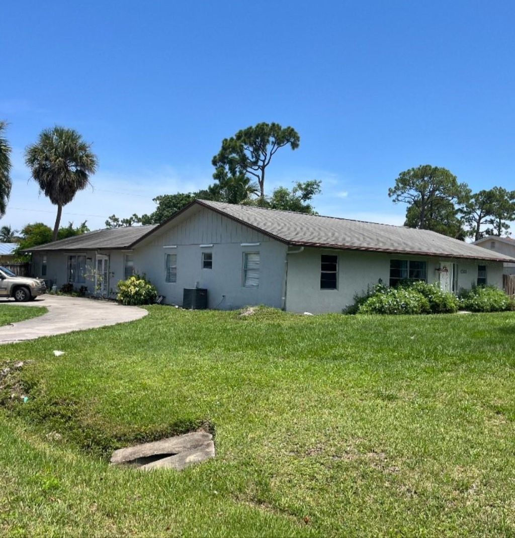 Photo of 3107 SE Birch Ave, Stuart, FL 34997 (MLS # F10514009)