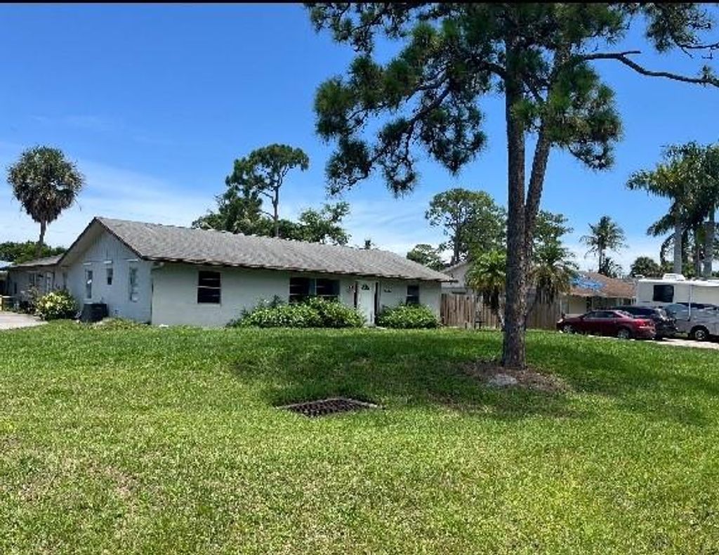 Photo of 3107 SE Birch Ave, Stuart, FL 34997 (MLS # F10514009)