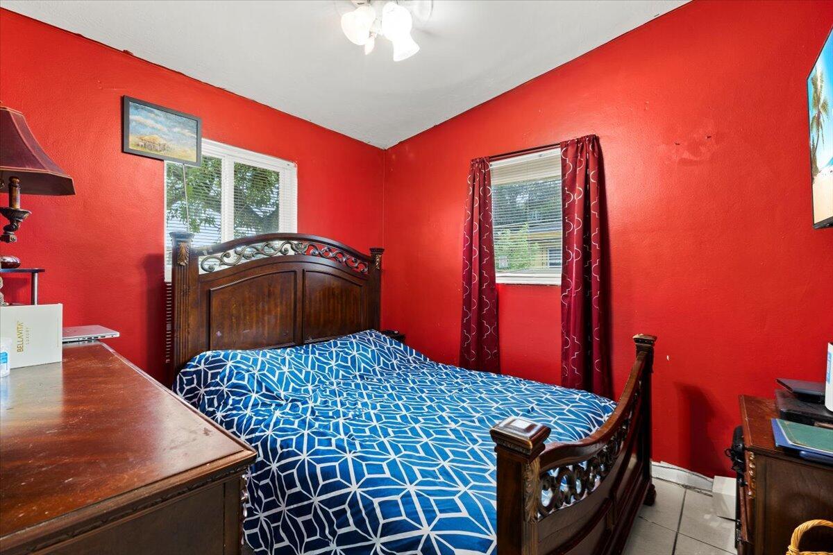 LAKE AIRE ESTATES - Residential