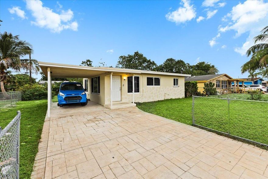Charming Fort Lauderdale Home with Endless Potential!This delightful three-bedroom, one-bathroom home sits on a large lot, offering ample room for expansion, including the possibility of adding another bathroom. Recently updated with a kitchen, a refreshed bathroom, a newer roof, this home is perfect for first-time buyers or investors looking for great value. With no association fees and tons of possibilities, this property is truly a gem waiting for the right owner. Don't miss out on making this house your dream home!