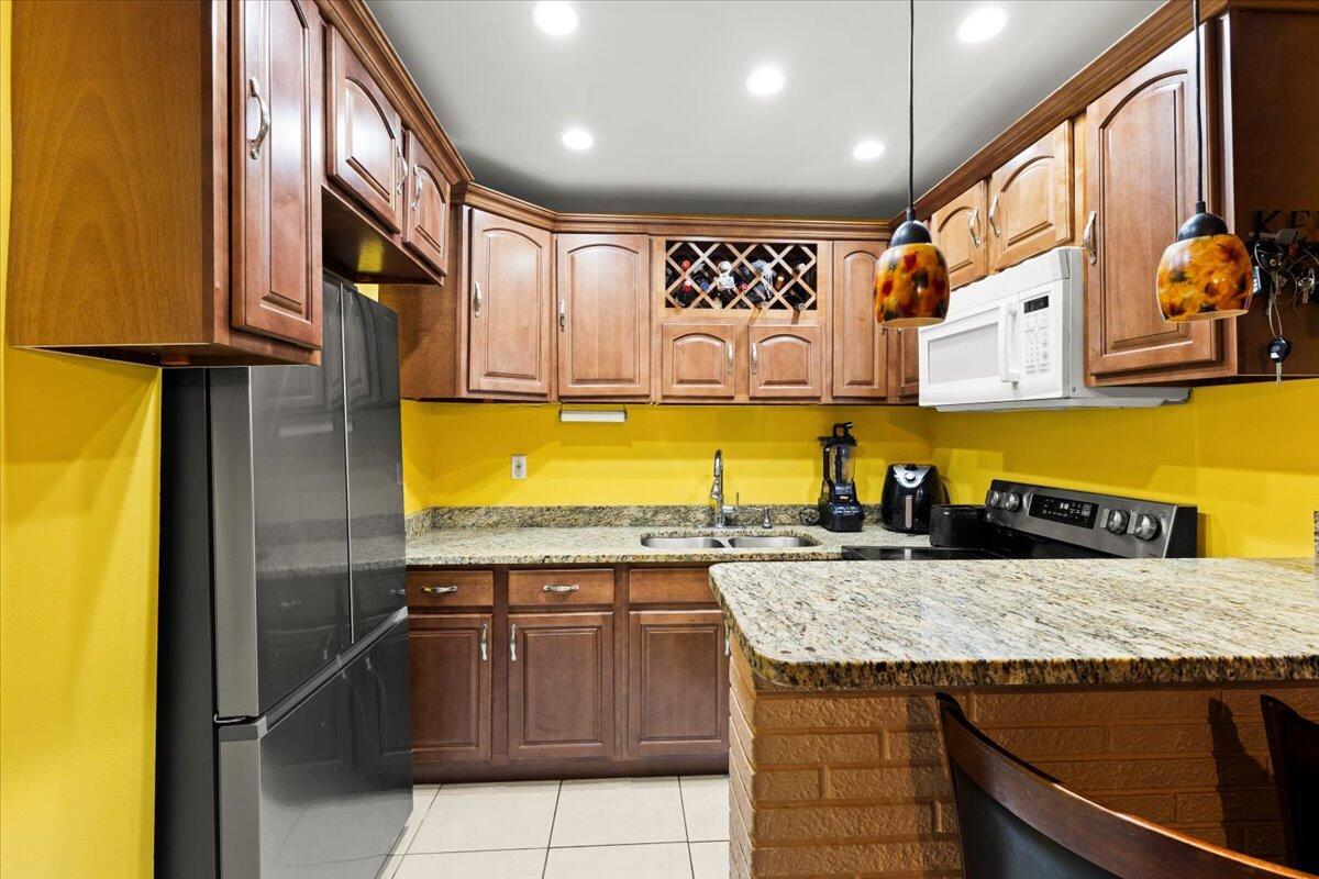 LAKE AIRE ESTATES - Residential