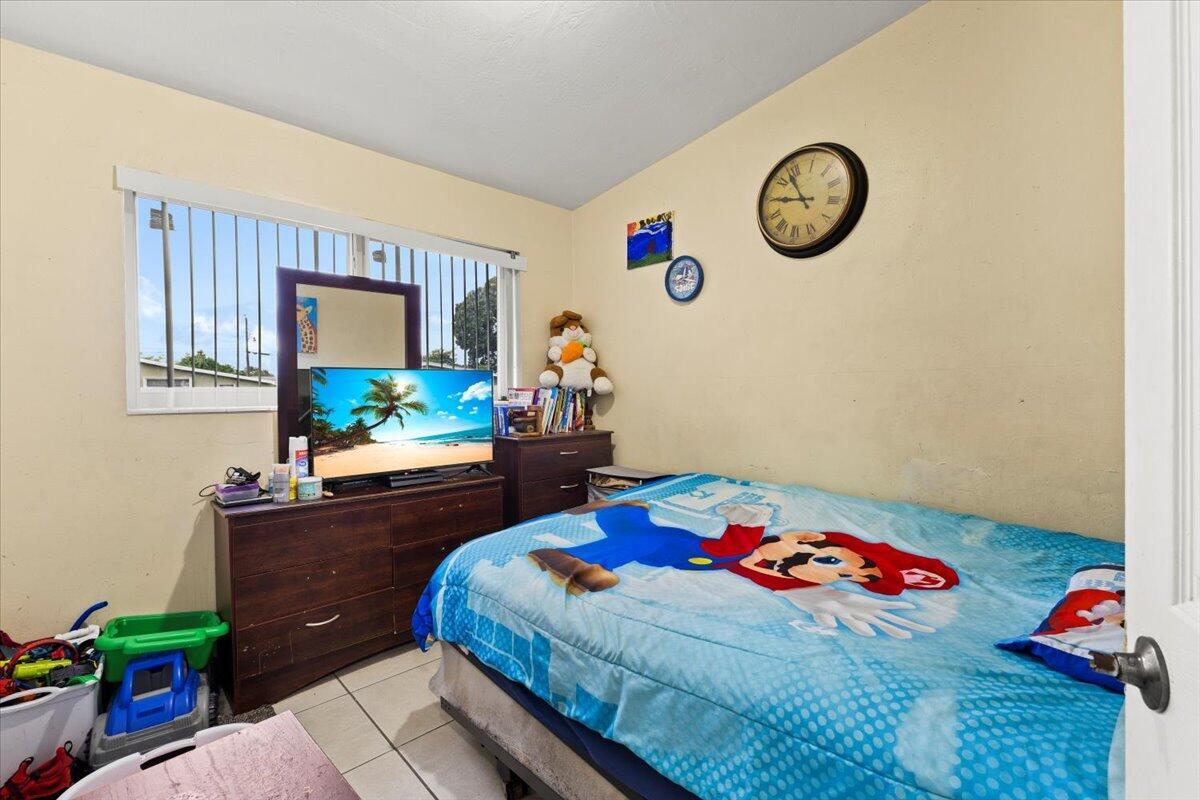 LAKE AIRE ESTATES - Residential