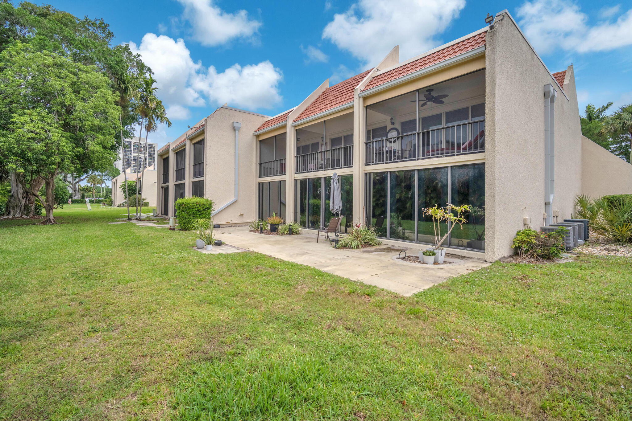 LANDS OF THE PRESIDENT CONDO 1 - Residential