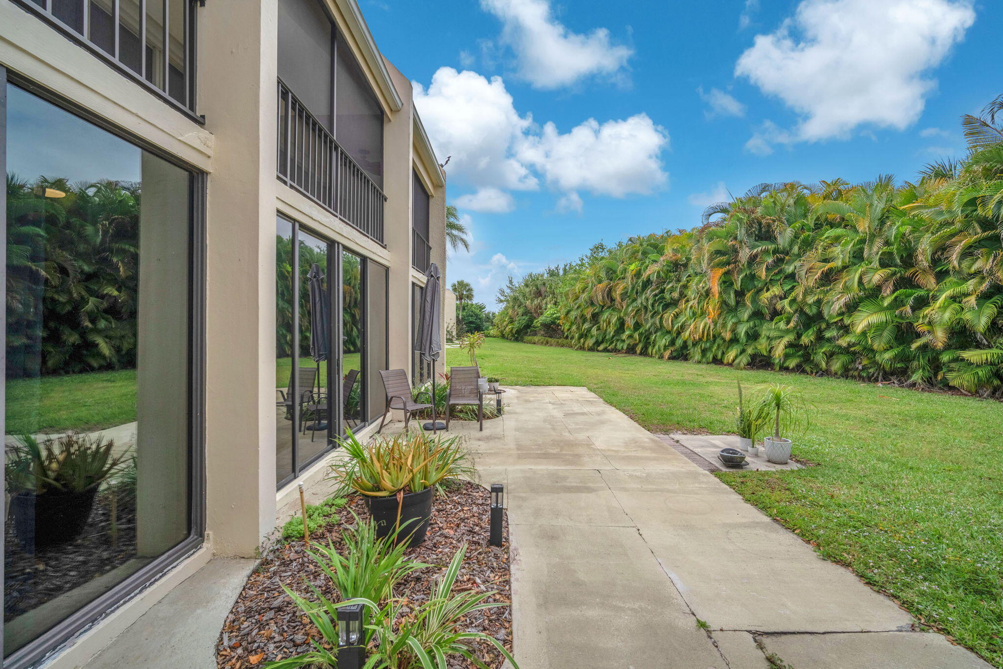 LANDS OF THE PRESIDENT CONDO 1 - Residential