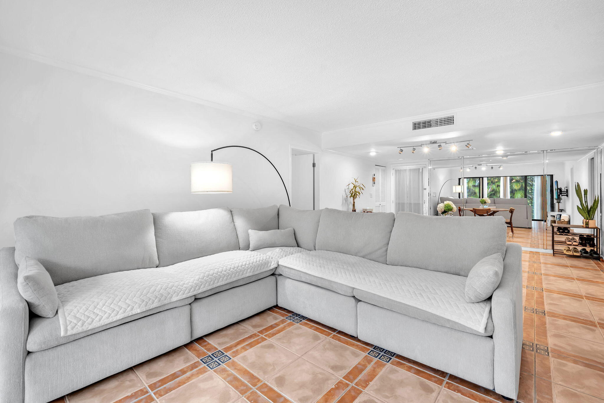 LANDS OF THE PRESIDENT CONDO 1 - Residential