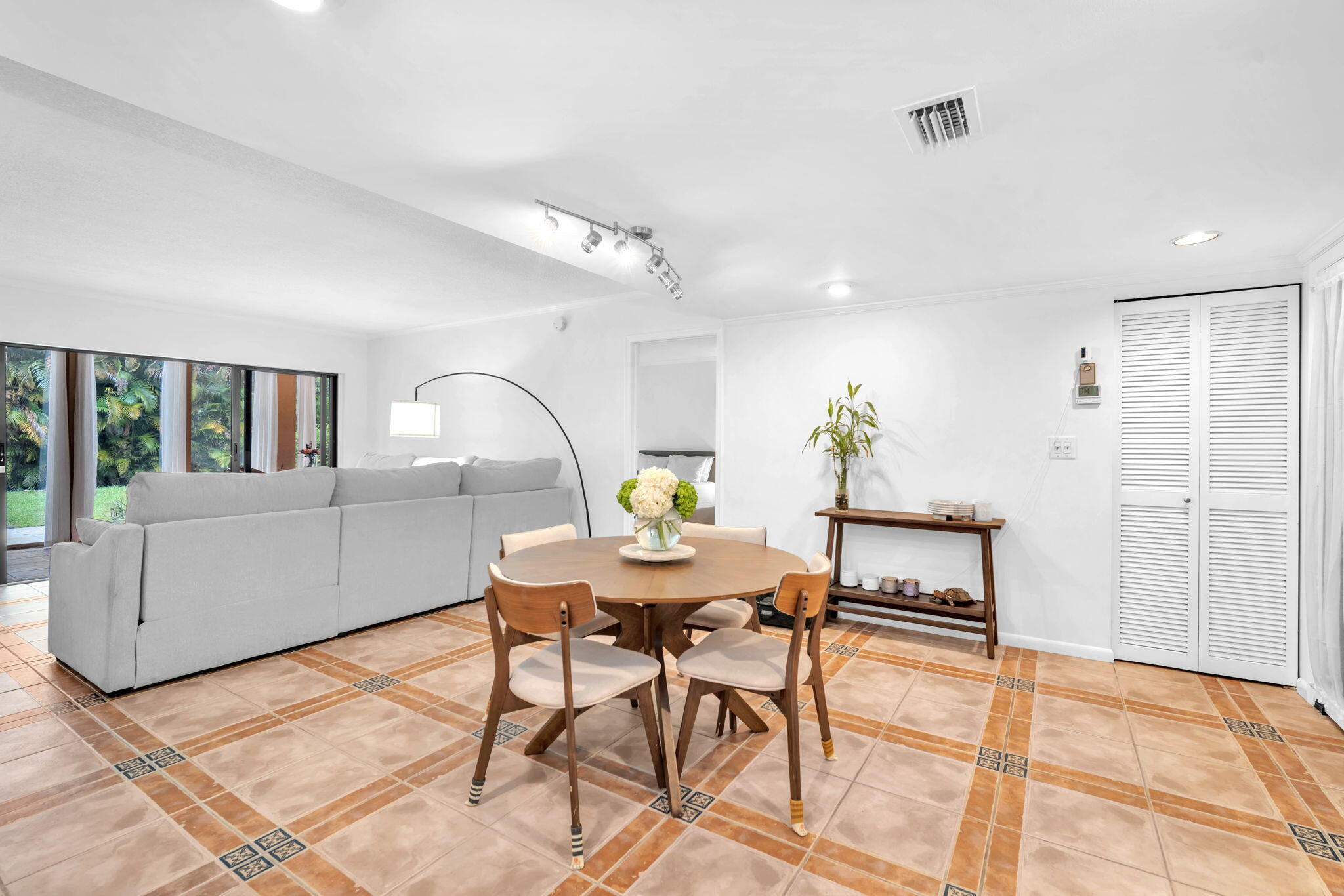 LANDS OF THE PRESIDENT CONDO 1 - Residential