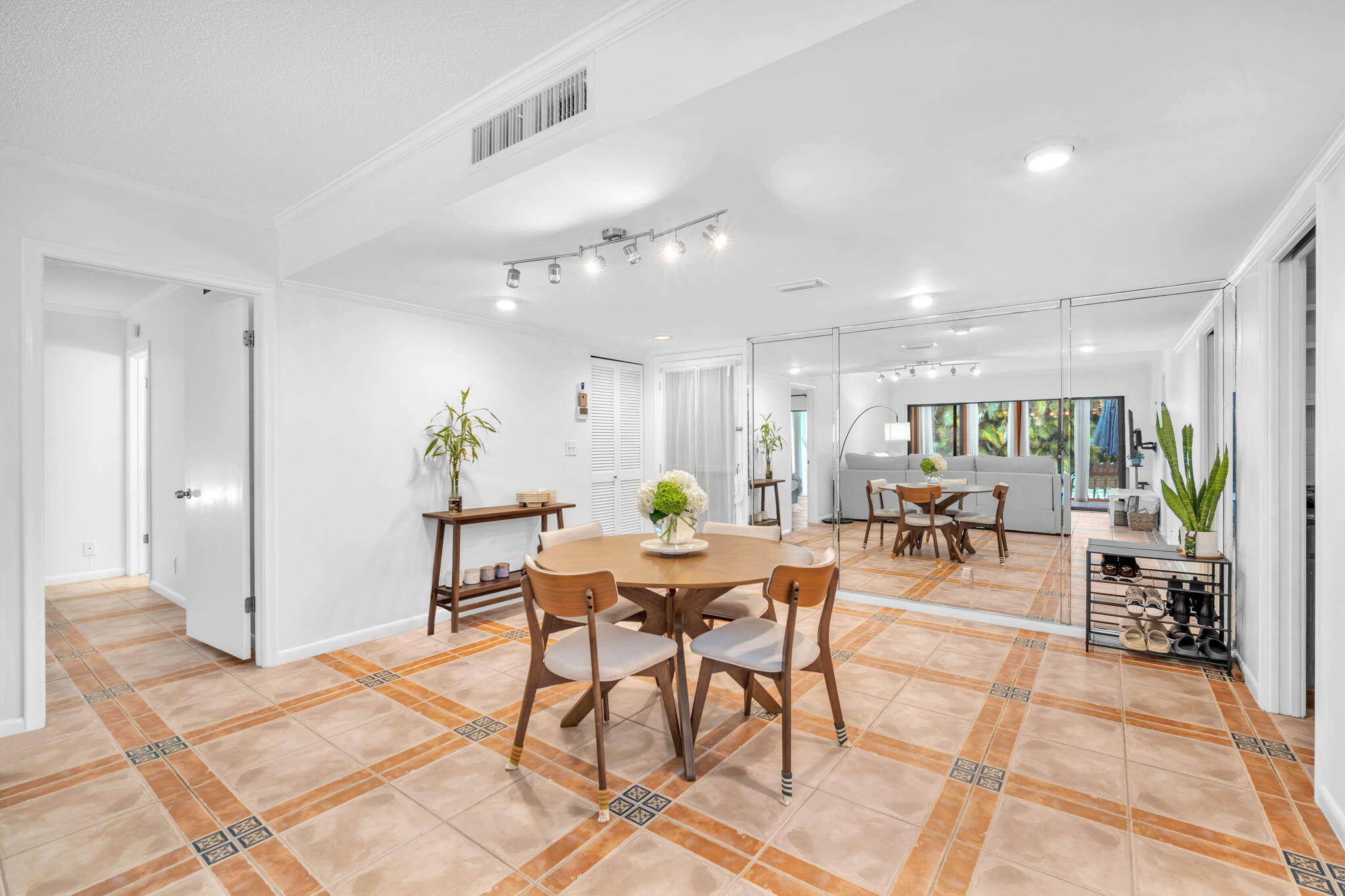 LANDS OF THE PRESIDENT CONDO 1 - Residential