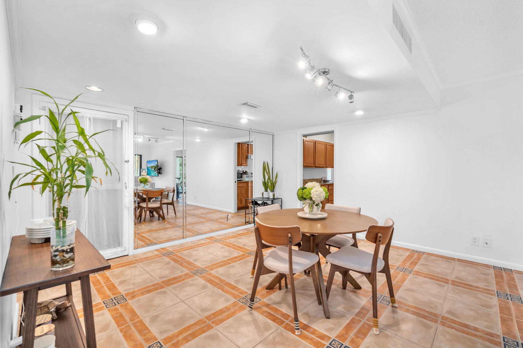 LANDS OF THE PRESIDENT CONDO 1 - Residential