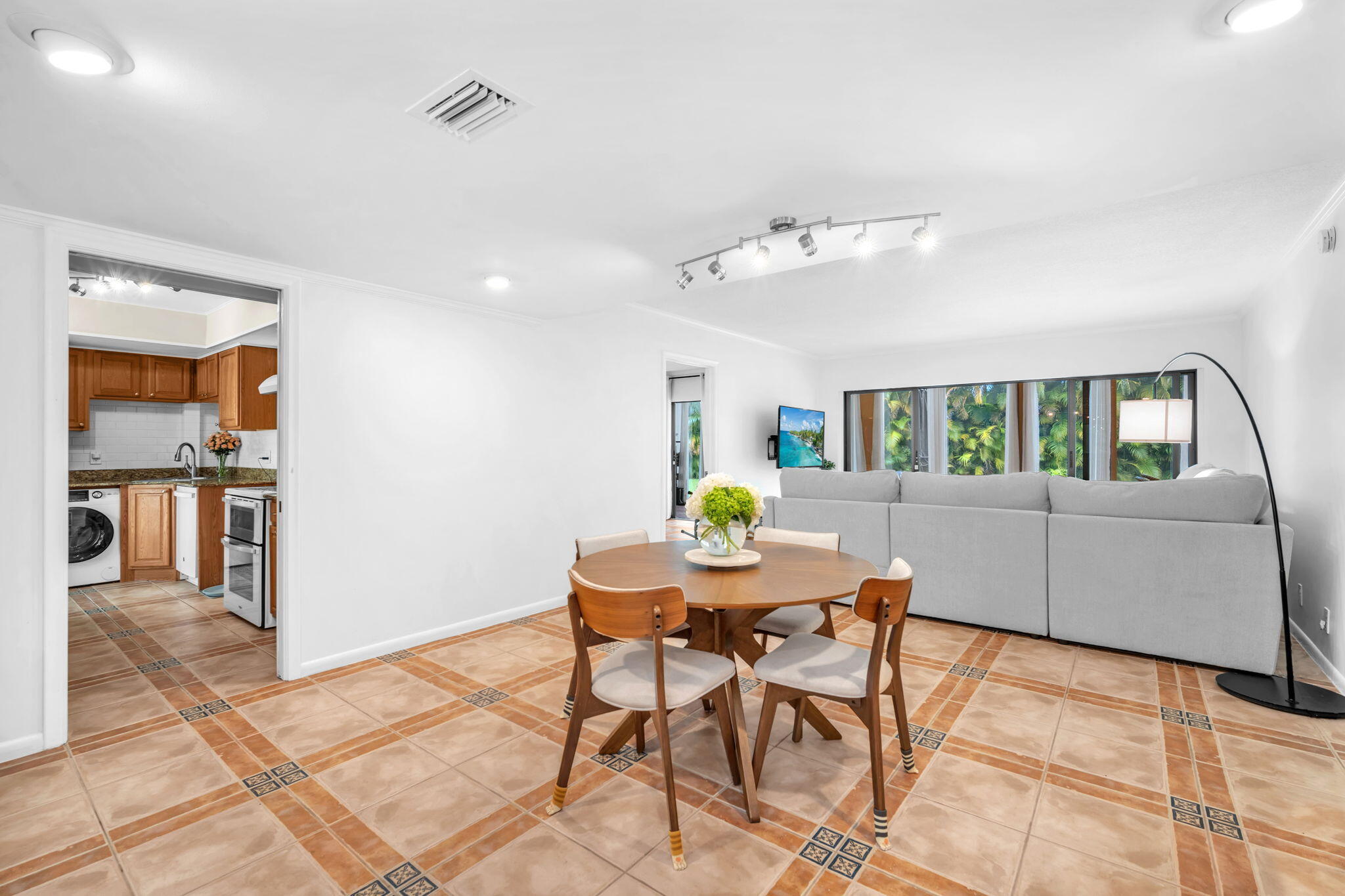 LANDS OF THE PRESIDENT CONDO 1 - Residential