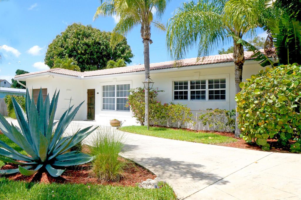 Photo of 2031 Pleasant Drive, Juno Beach, FL 33408 (MLS # R10912656)