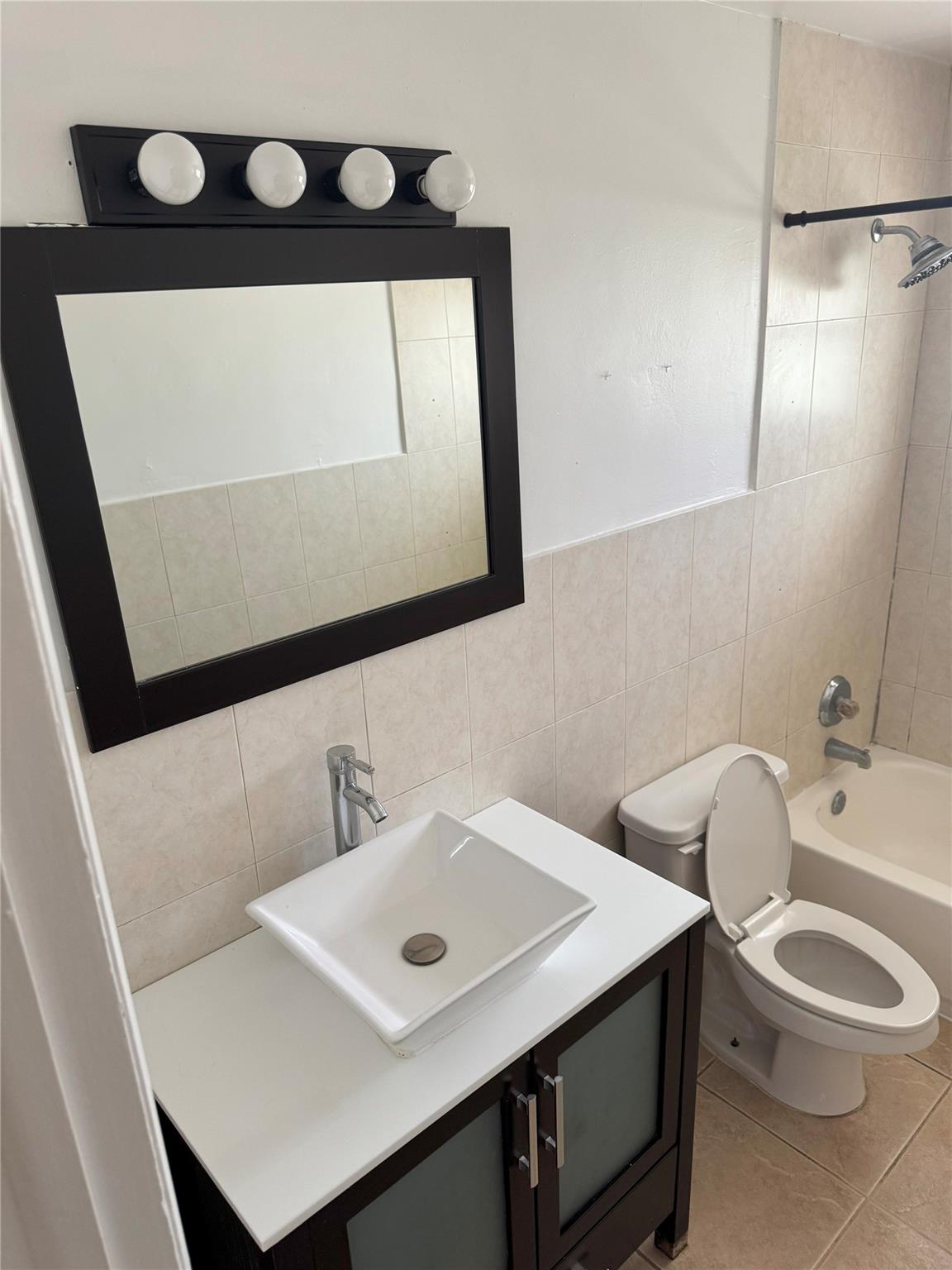 770 CONDO - Residential Lease