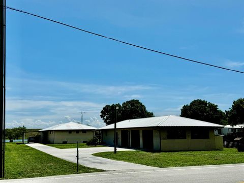 Single Family Residence in Okeechobee FL 9914 Highway 441 Se.jpg