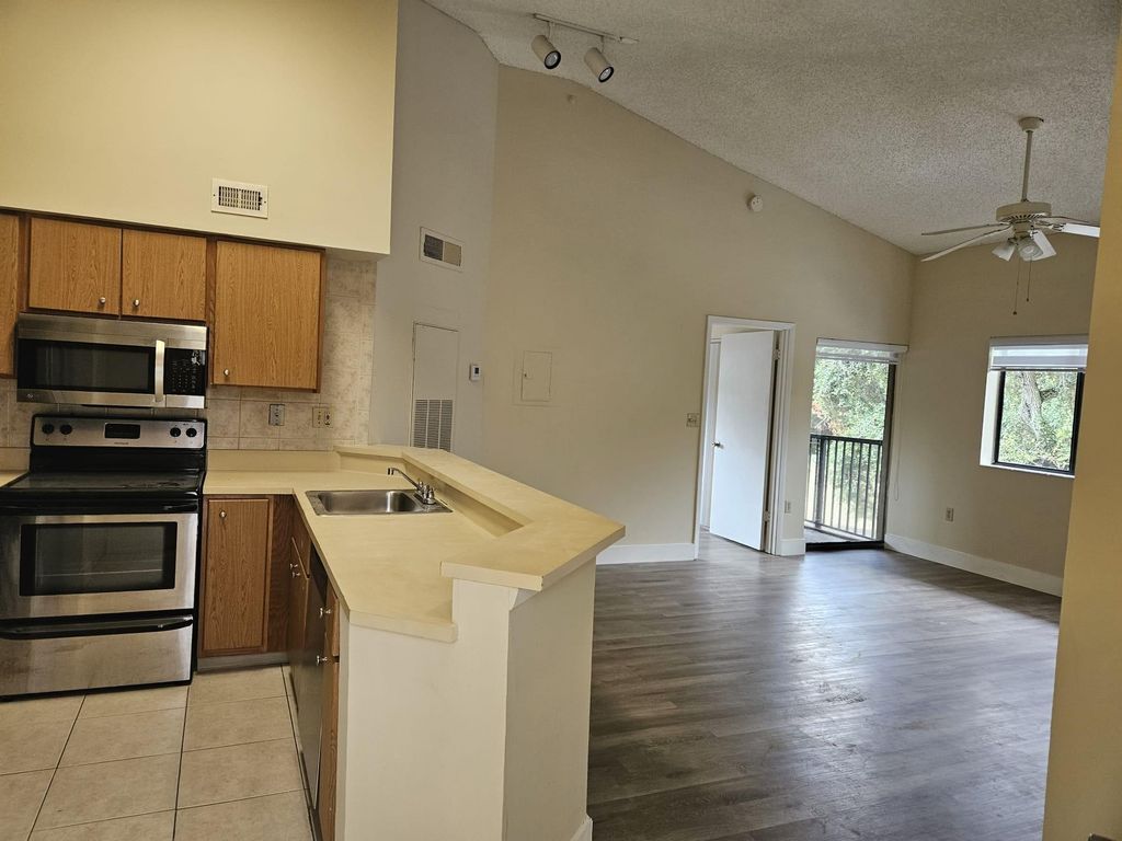 Photo of 2445 SW 18th Terrace #1108, Fort Lauderdale, FL 33315 (MLS # F10556584)