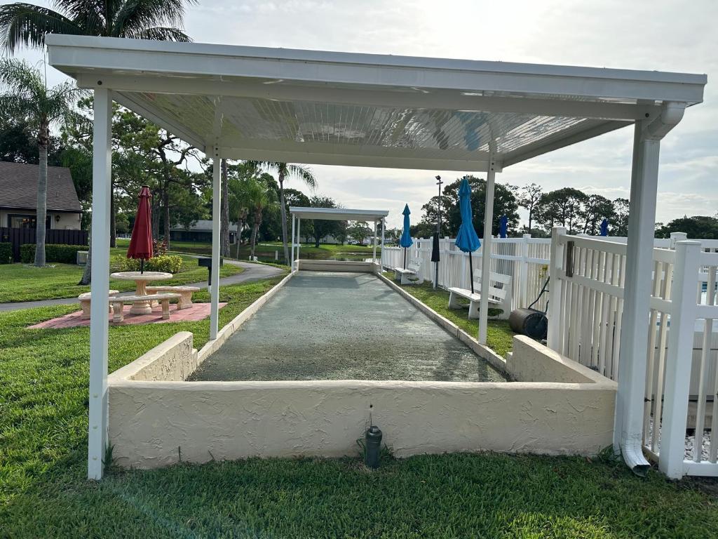 PINE RIDGE SOUTH IV CONDO - Residential