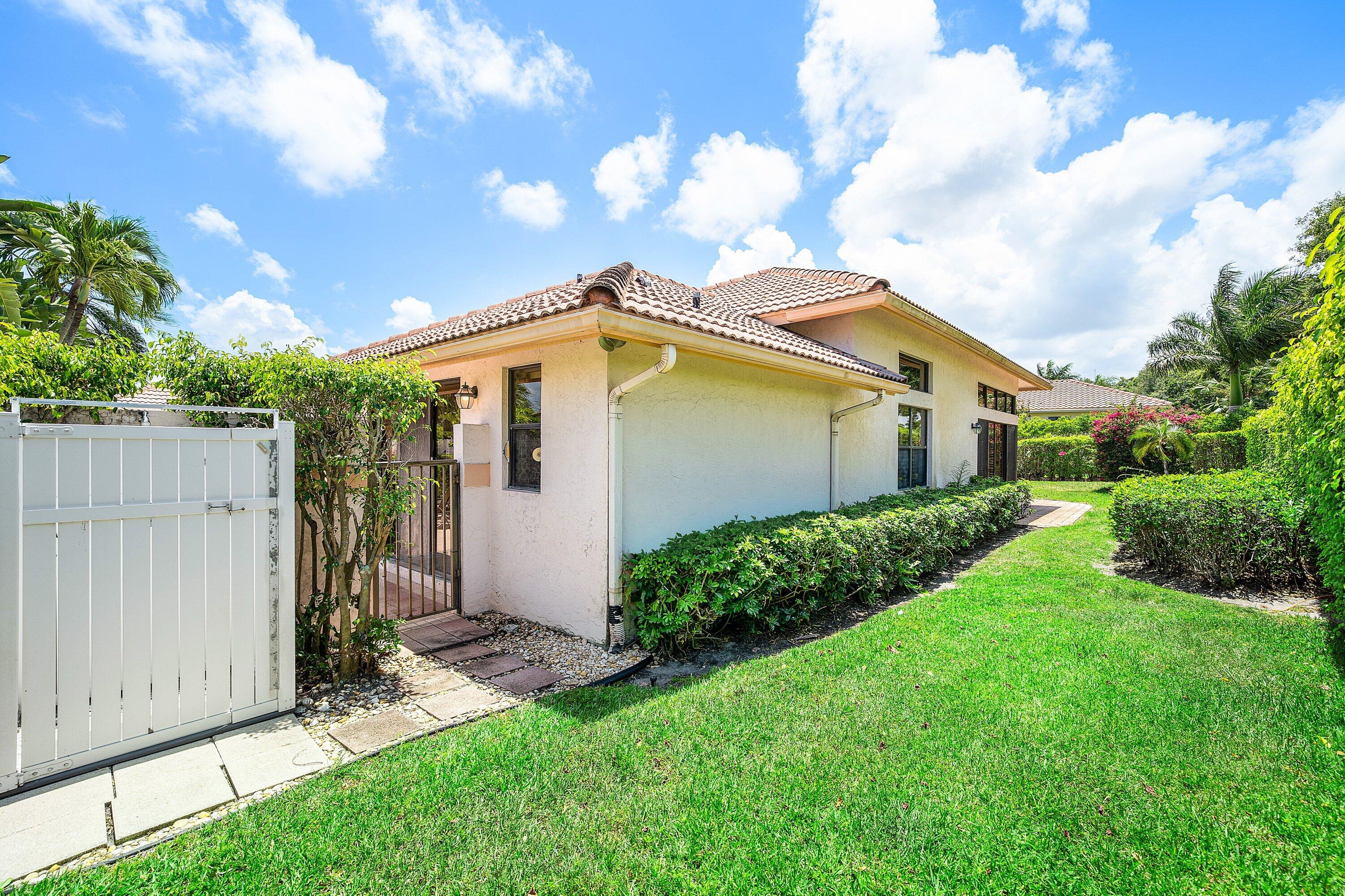 BOCAIRE COUNTRY CLUB - Residential