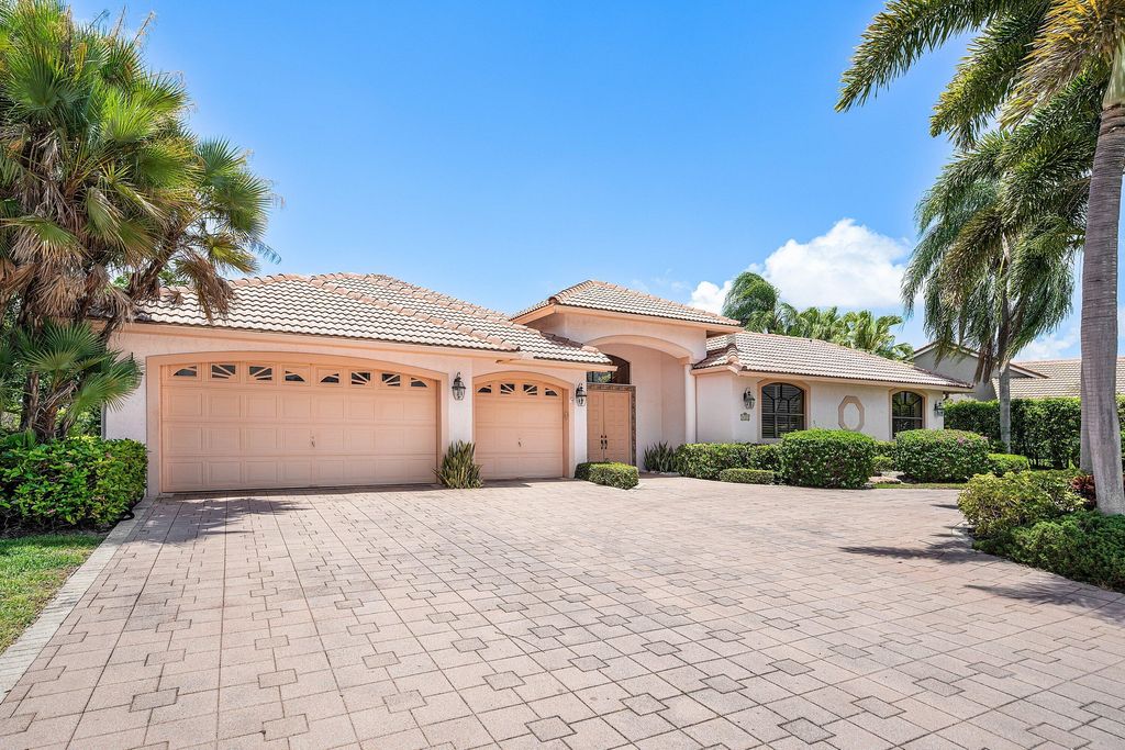 Photo of 4727 Bocaire Boulevard, Boca Raton, FL 33487 (MLS # B26034306)