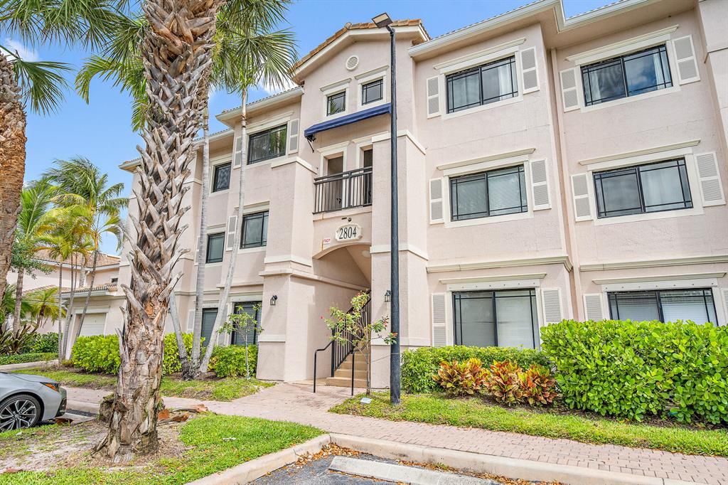 Photo of 2804 Sarento Place #304, Palm Beach Gardens, FL 33410 (MLS # R10792595)