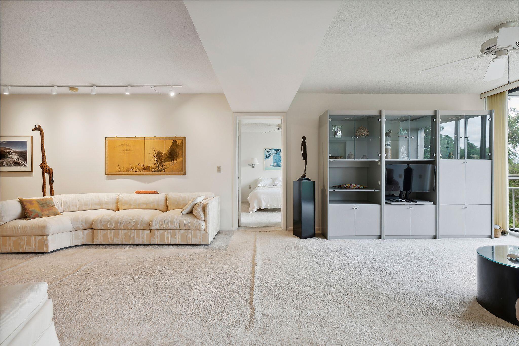 WHITEHALL CONDO - Residential