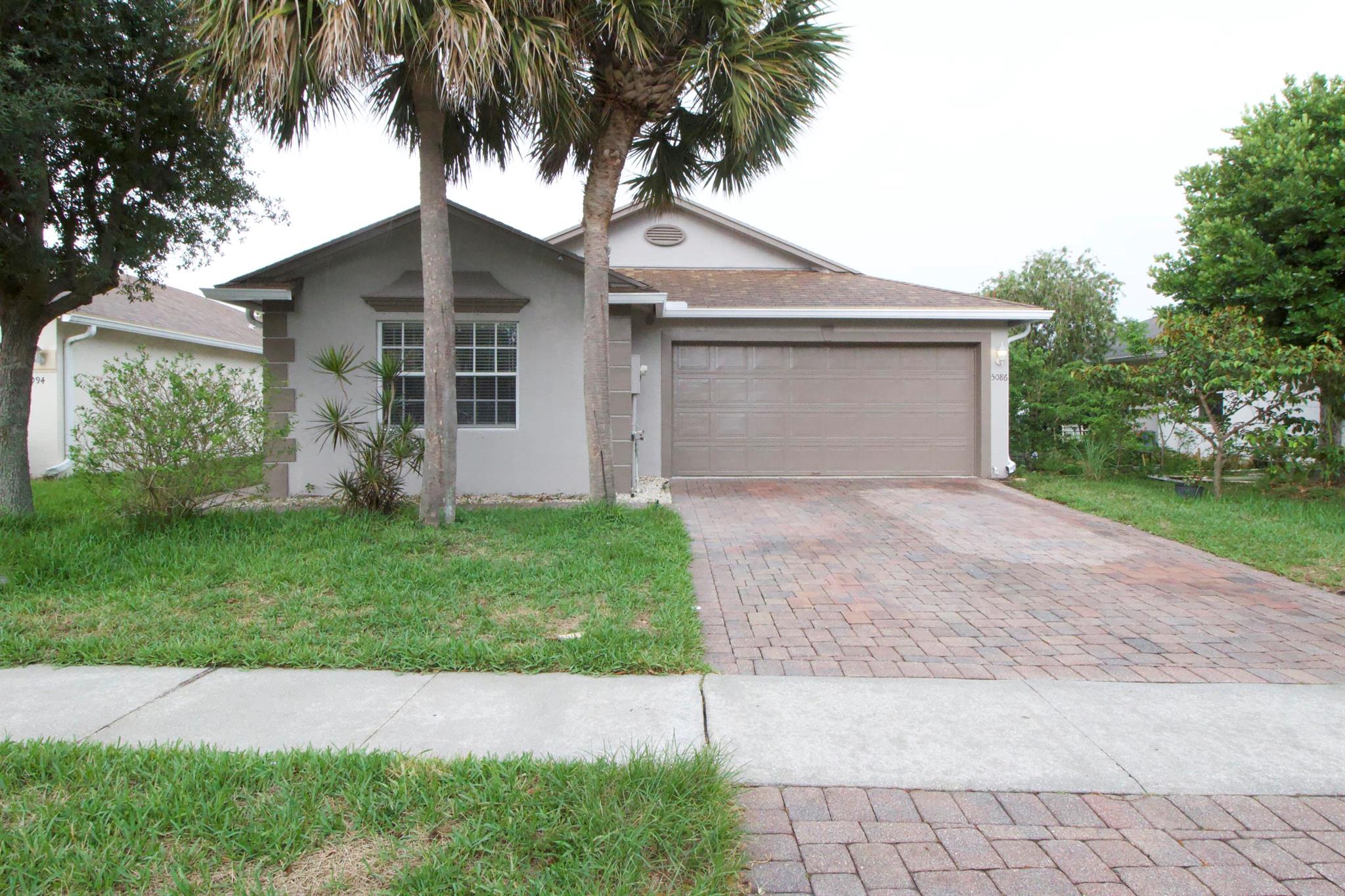 4 bedroom SINGLE FAMILY- LAKEFRONT HOME! Completely renovated top to bottom with new kitchen and bathroom, new flooring, new vanities and cabinets, lakefront, covered back lanai with large backyard area to the lake. Located in highly desirable Victoria Woods community, gated, close proximity to I-95 and FL turnpike. This will go fast, call today!