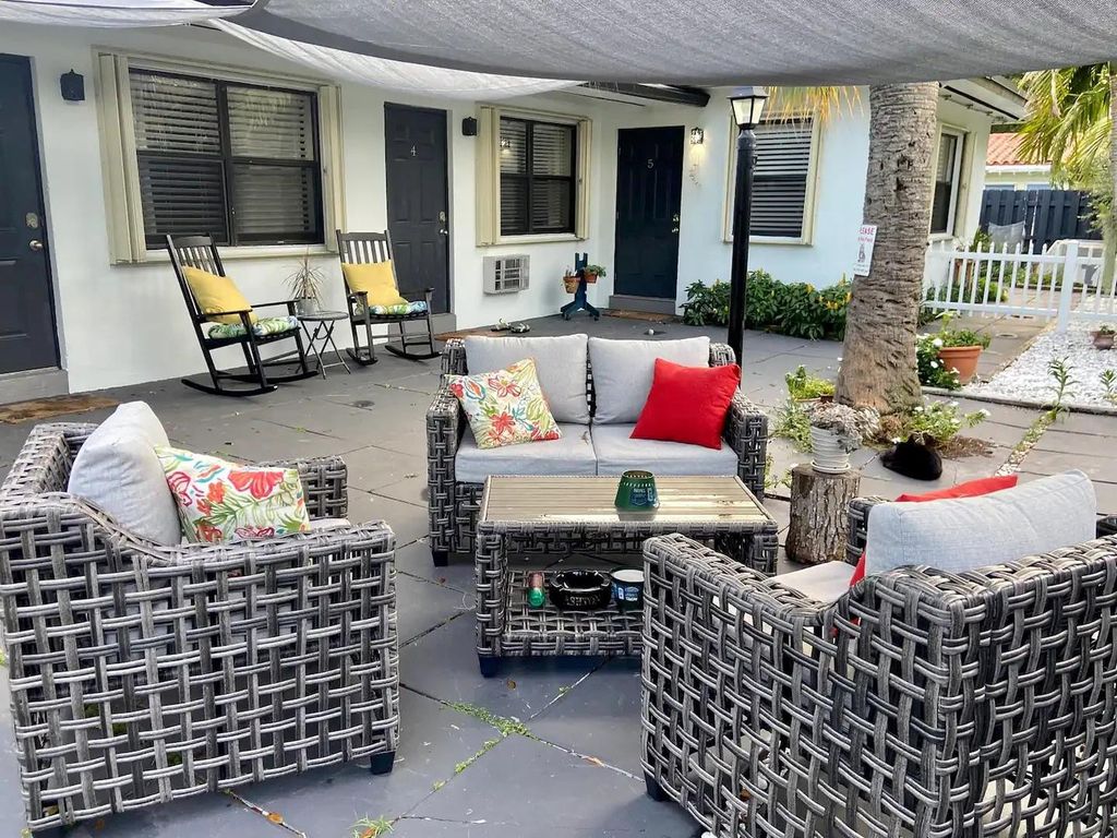 Photo of 213 Hibiscus Avenue, Pompano Beach, FL 33062 (MLS # F10556073)