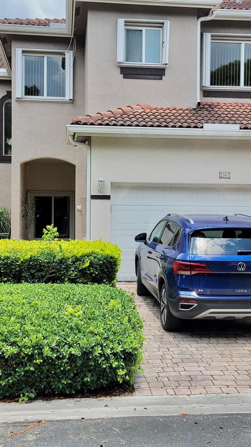 Nestled in the prestigious heart of Homestead, this stunning 1,900-square-foot townhouse seamlessly combines elegance and comfort. Boasting three spacious bedrooms and two and a half baths, this home is designed for those who appreciate both style and functionality. The soaring vaulted ceilings amplify the sense of openness, while large windows invite an abundance of natural sunlight, creating a warm and inviting atmosphere throughout.