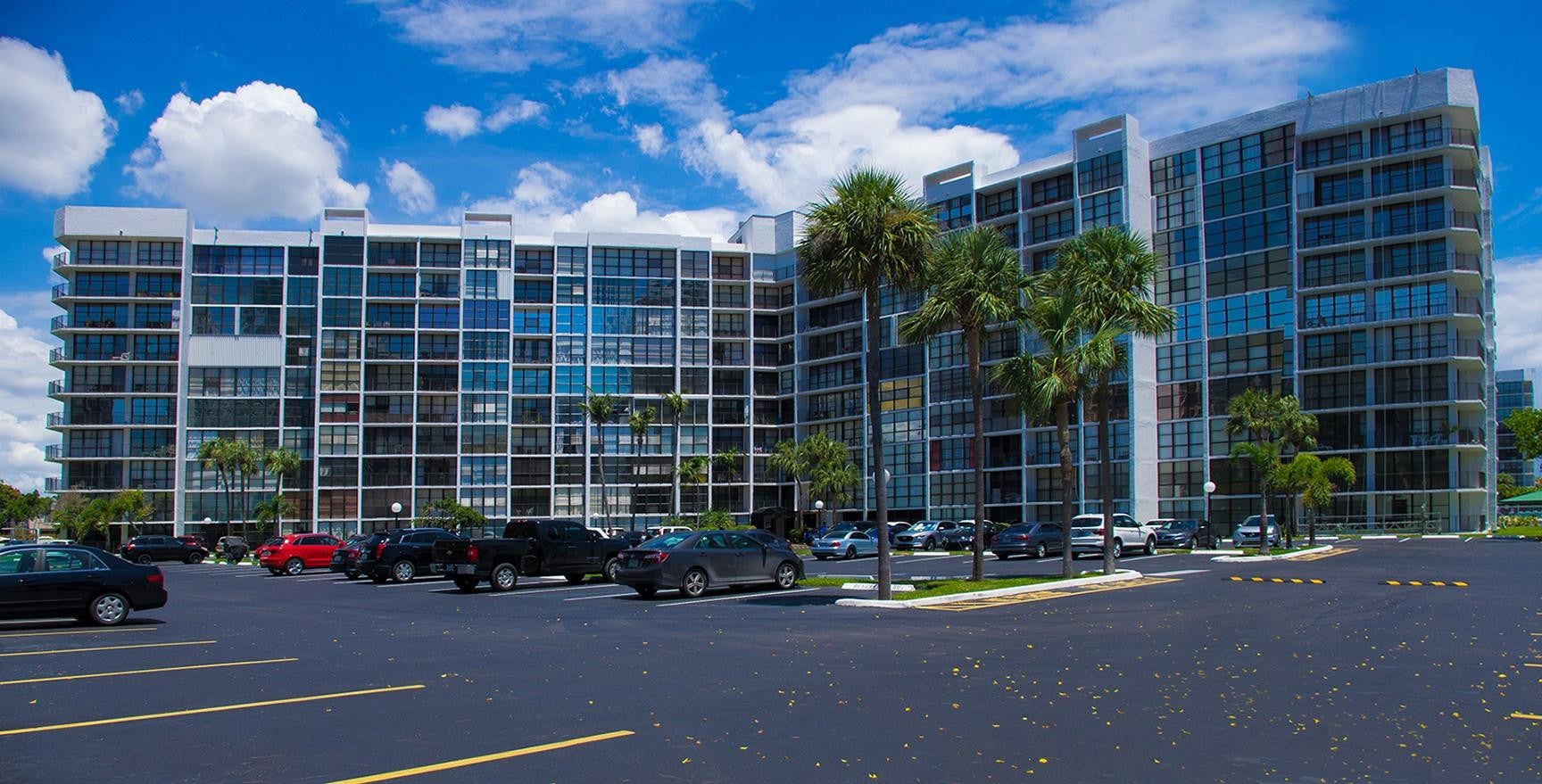 800 Parkview Drive 411