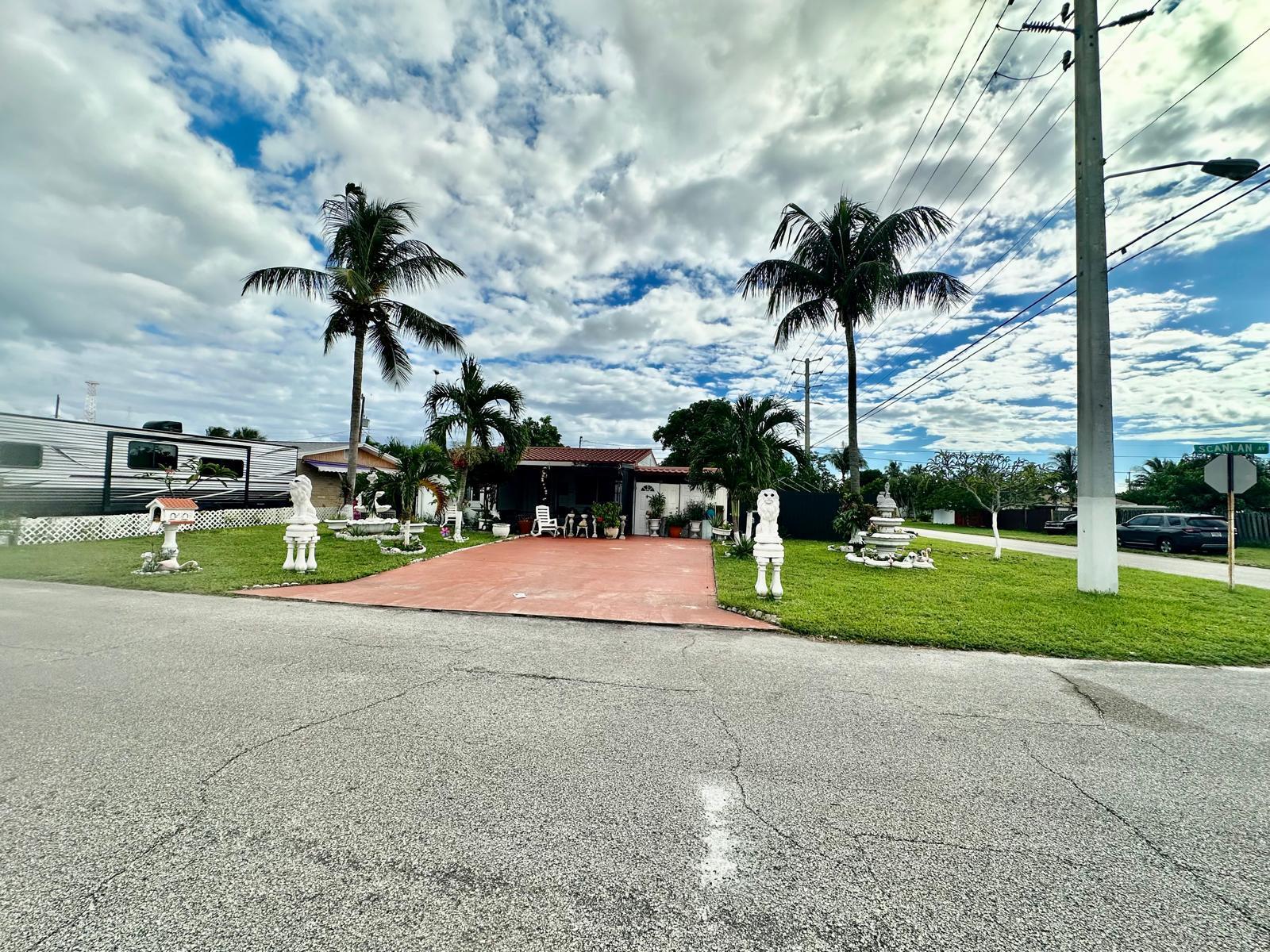 Excellent location in Corner lot!