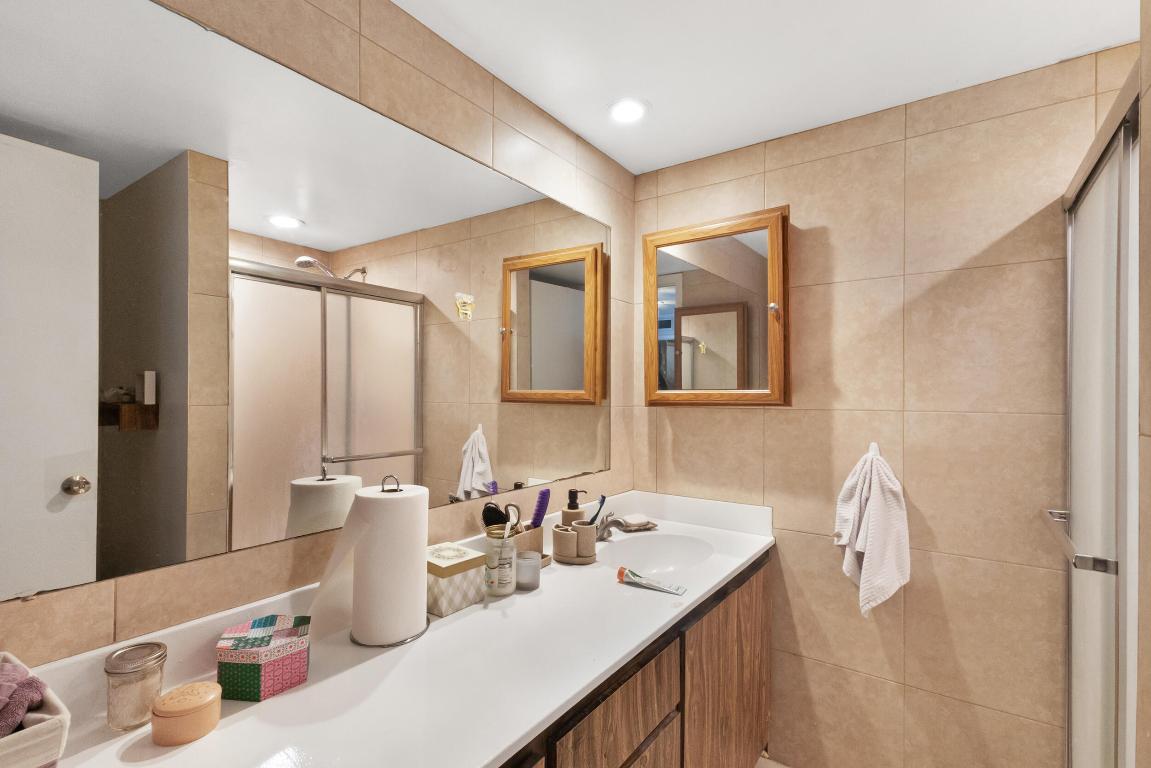 VILLAGE OF SANDALWOOD LAKES NORTH - Residential