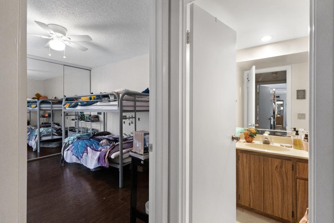 VILLAGE OF SANDALWOOD LAKES NORTH - Residential