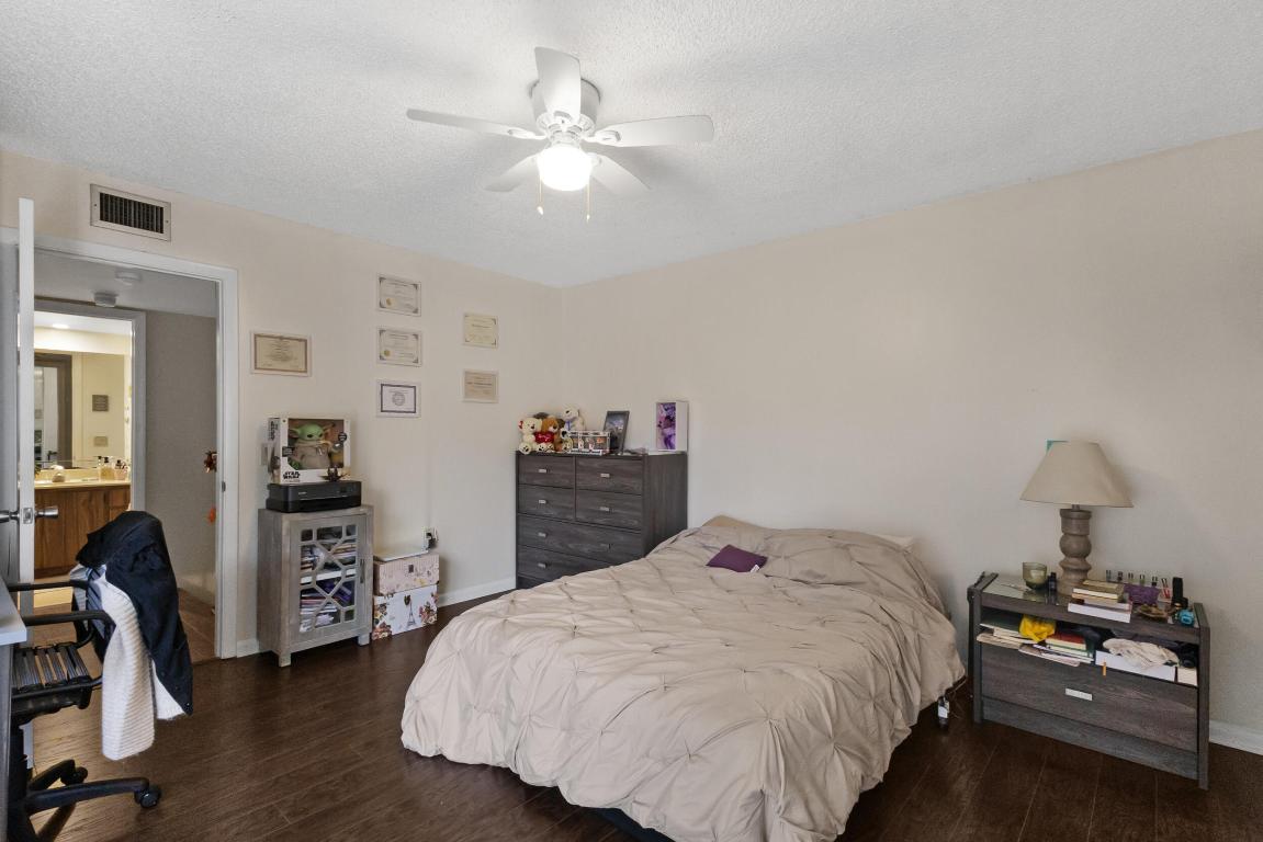 VILLAGE OF SANDALWOOD LAKES NORTH - Residential