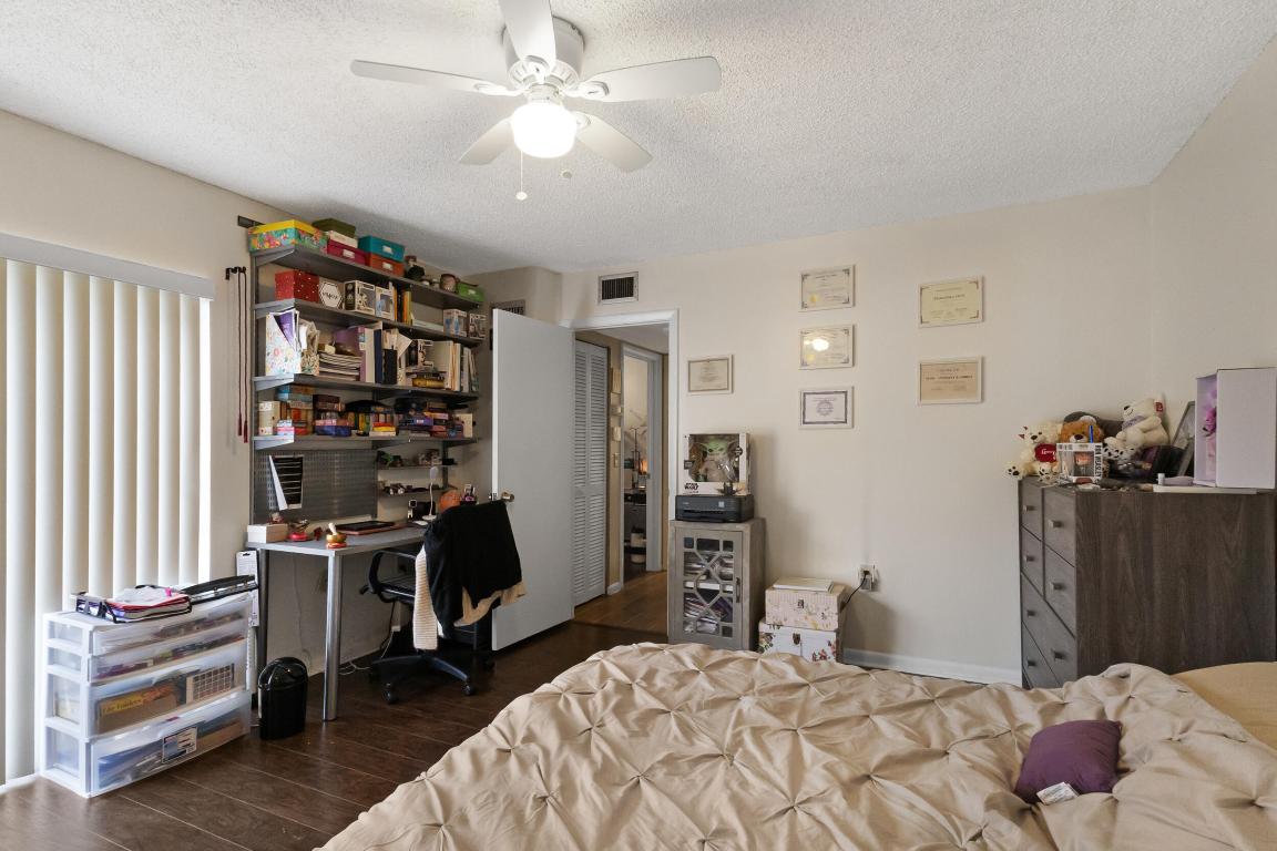 VILLAGE OF SANDALWOOD LAKES NORTH - Residential