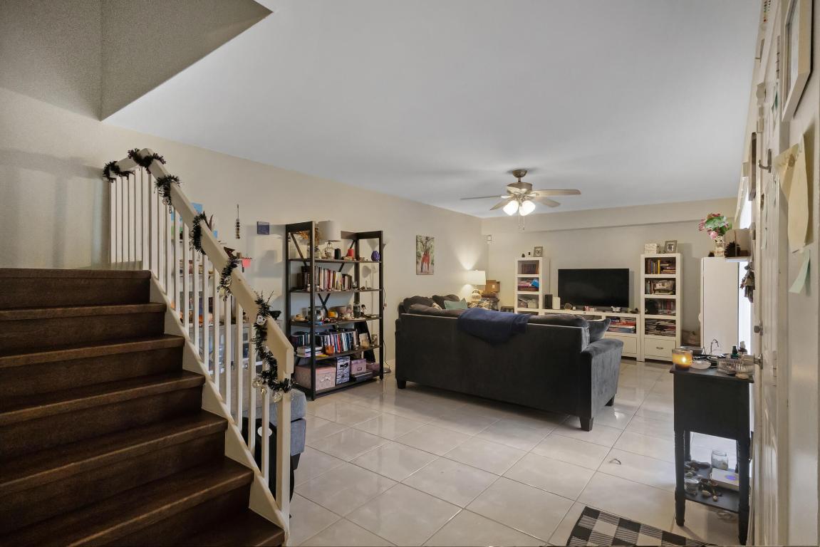 VILLAGE OF SANDALWOOD LAKES NORTH - Residential