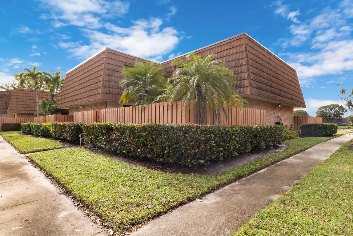 VILLAGE OF SANDALWOOD LAKES NORTH - Residential